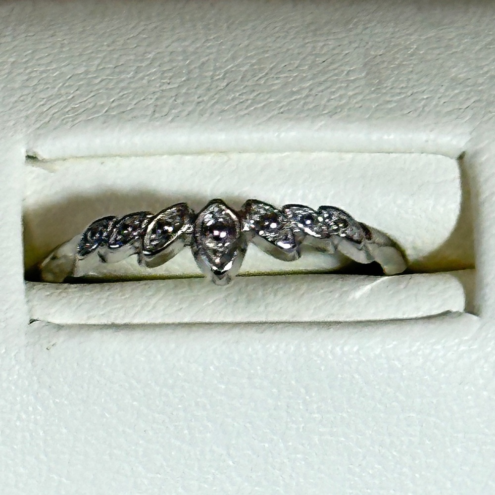 Silver tone, tiara looking ring w/round lab created or synthetic diamonds NWOT